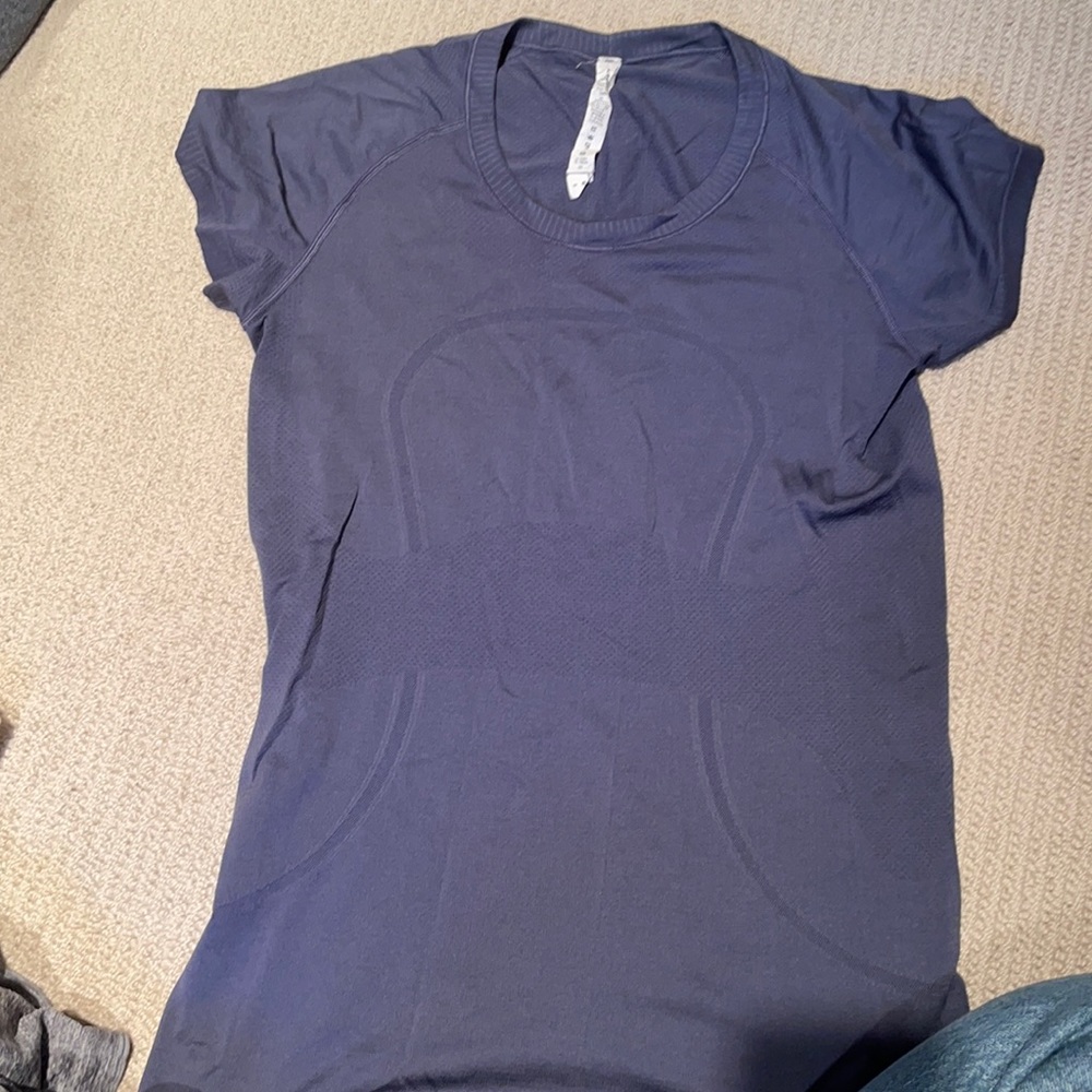 Lululemon tshirt